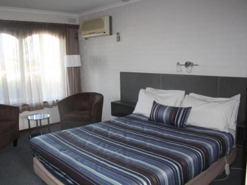 Raglan Motor Inn Варнамбул Екстер'єр фото